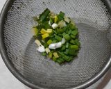 Foto del paso 5 de la receta: Cebolla de verdeo con papines y huevo