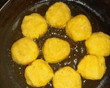 A picture of step 1 of कच्चे केले की टिकी की सब्जी.