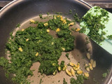 Bacalao con espinacas y piñones