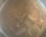 Foto del paso 2 de la receta: Fumet de colas de Gambones