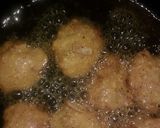A picture of step 3 of Onion mong dal pakoda.