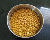 A picture of step 3 of Ghuugni Chaat.