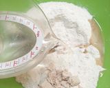 Foto del paso 2 de la receta: Pizza casera con harina 000 y semolín