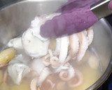 Foto del paso 3 de la receta: Tortitas de pulpo en su salsa