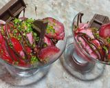 صورة لخطوة 1 من وصفة ايس كريم فراوله اممم 😋 بنة مثل محلات