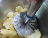 बटाटा पुरी (Batata Puri Recipe In Marathi) रेसिपी स्टेप 1 फोटो 