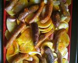 Foto del paso 4 de la receta: Llanda de patatas al horno con salchichas