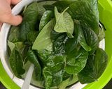 Hình bước làm 3 của món Trai Xào Lá Lốt