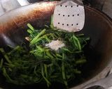 Foto langkah ke 6 dari resep Tumis Kangkung Bumbu Bawang.