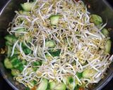 Foto langkah ke 3 dari resep Tumis oyong tauge.