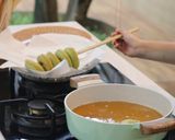 Foto langkah ke 9 dari resep Donat Kentang 5 Menit: EMPUK DAN ANTI KEMPES.