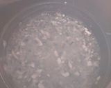 Foto del paso 1 de la receta: Champiñones rellenos sobre puré de patatas en cama de cebolla