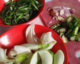 Foto langkah ke 1 dari resep Tumis Kerang Kacang Panjang & Bunga Turi.