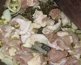 Foto langkah ke 2 dari resep Tumis Udang Telur Ayam.