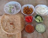 A picture of step 7 of Hot and spicy chicken paratha roll.