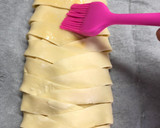Foto del paso 3 de la receta: Trenza de hojaldre rellena de nutella y plátano 🍌