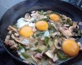 Foto del paso 1 de la receta: Huevos con espárragos, champiñones y jamón