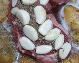Foto del paso 2 de la receta: Punta de lomo al ajo y cerveza con papines dorados
