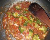 Foto langkah ke 5 dari resep Jamur brokoli Asam pedas.