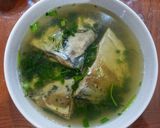 Hình bước làm 4 của món Canh cá liệt nấu ngọt với hành, ngò rí