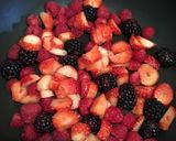 A picture of step 1 of Mix Berry Jam.