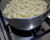 A picture of step 1 of White sauce pasta.