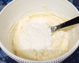 A picture of step 4 of Vanilla sponge cake.