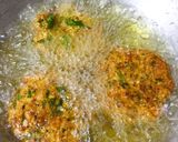 A picture of step 4 of Alasandekalu (chavli) vada.