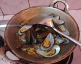 Foto langkah ke 5 dari resep Kerang Saos Pedas Njerit.