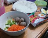 Foto langkah ke 1 dari resep Lumpia indomie telur bakso.