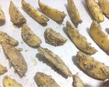 Foto langkah ke 2 dari resep Cheesy potato wedges.