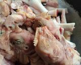 Foto langkah ke 1 dari resep Ungkepan ceker dan kepala ayam ala anak kost.