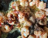 बटर गार्लिक प्रॉन्स (butter garlic prawns recipe in marathi) रेसिपी स्टेप 3 फोटो 