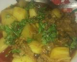 A picture of step 4 of Aloo qeema.