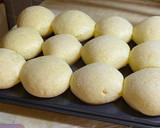 Foto del paso 2 de la receta: Pão de queijo (panes de queso)