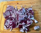 Une image de l'étape 6 de Salade de coquillettes aux carottes, tomates bicolores et oignon rouge.