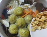 Foto langkah ke 4 dari resep Sup Bening Baso Ikan dan sayuran.