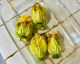 A picture of step 4 of Stuffed zucchini flowers.