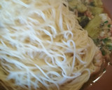 Foto del paso 3 de la receta: Espaguetis finos con gambones y brócoli