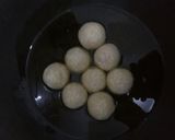 Foto langkah ke 4 dari resep Onde-onde Kopong Awet Kenyalnya.