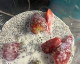 Foto del paso 2 de la receta: Leche de frutilla con chía
