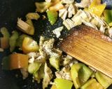 A picture of step 1 of White sauce chicken pasta.