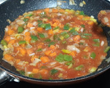 Foto del paso 2 de la receta: Trucha con tomate, verduras y taquitos de jamón