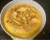 Foto del paso 3 de la receta: Tortilla de patata con cebolla, pimiento y chorizo
