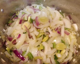 Foto del paso 1 de la receta: Guiso marinero de alubias con calamares
