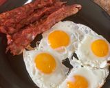 Foto del paso 1 de la receta: Sunny Side Up eggs with bacon