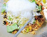 Foto langkah ke 9 dari resep Pad Thai (Bihun Goreng Thailand) versi lokal.