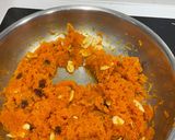गाजर हलवा (gajar halwa recipe in marathi) रेसिपी स्टेप 3 फोटो 