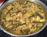 Foto del paso 4 de la receta: Arroz con pollo, shiitake y trigueros