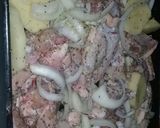 Foto del paso 3 de la receta: Alitas de pollo al horno con papas a la provenzal😀